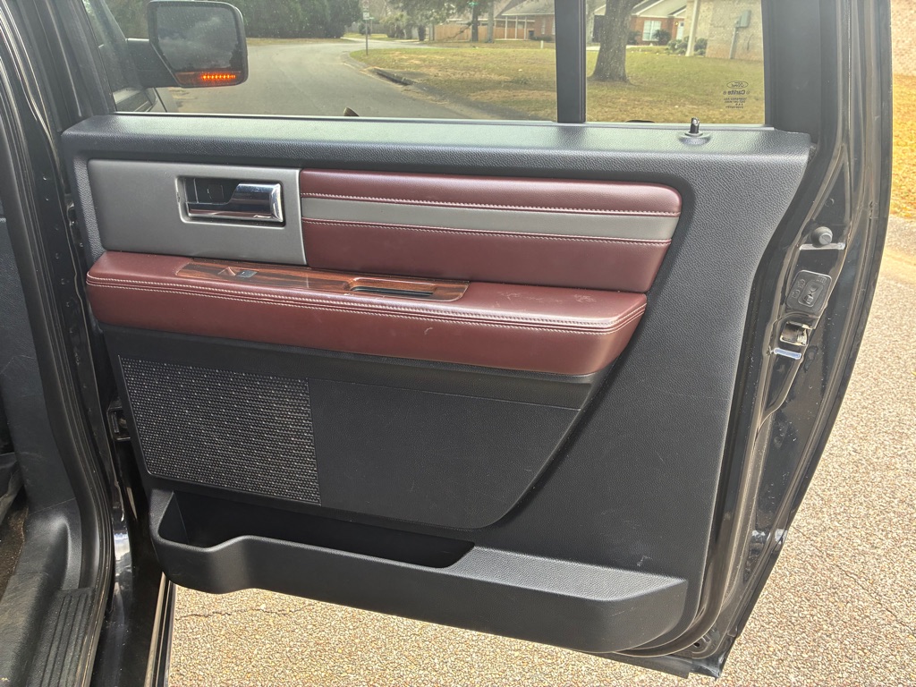 Photo 16 of this FORD EXPEDITION EL