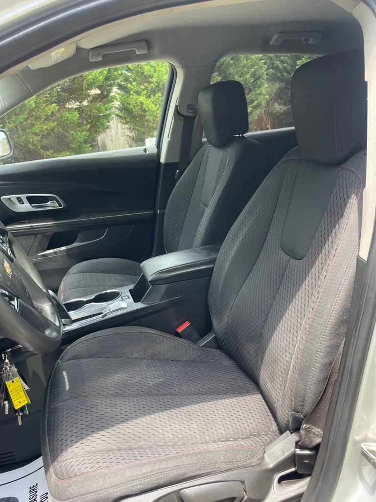 Photo 8 of this CHEVROLET EQUINOX