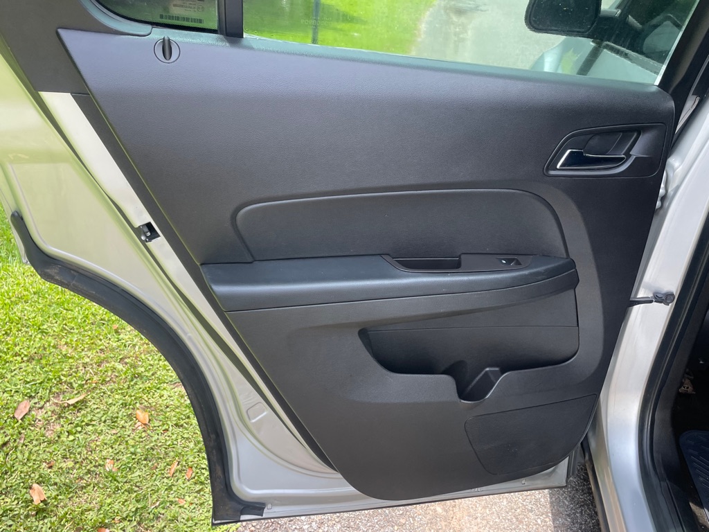 Photo 11 of this CHEVROLET EQUINOX