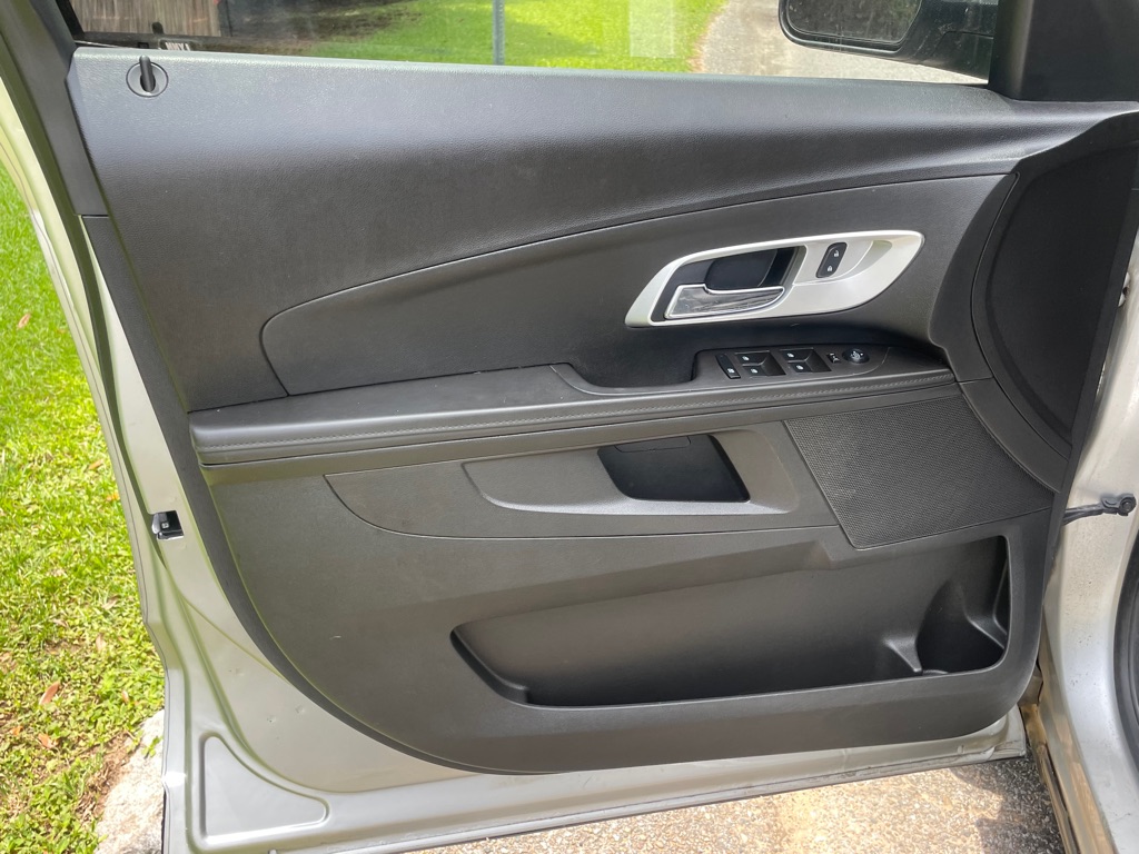 Photo 9 of this CHEVROLET EQUINOX