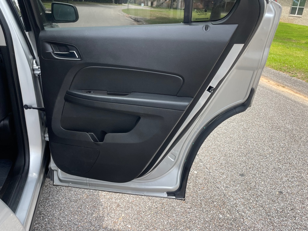 Photo 15 of this CHEVROLET EQUINOX