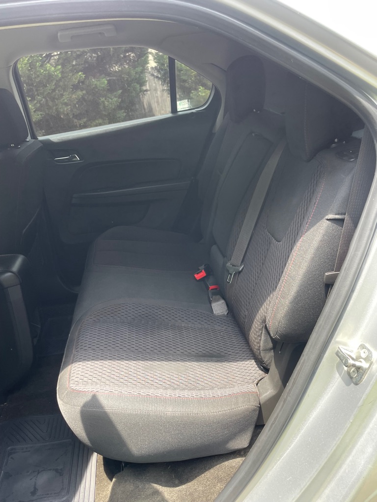 Photo 10 of this CHEVROLET EQUINOX