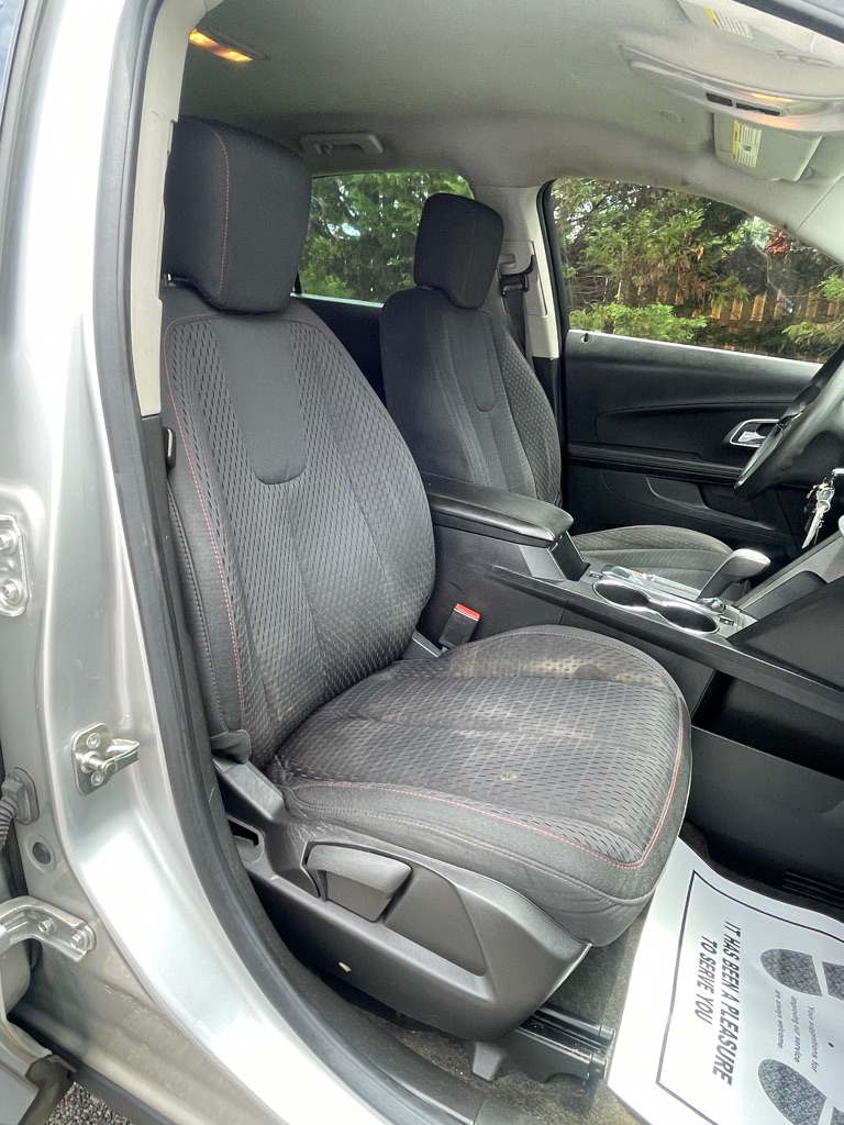 Photo 16 of this CHEVROLET EQUINOX