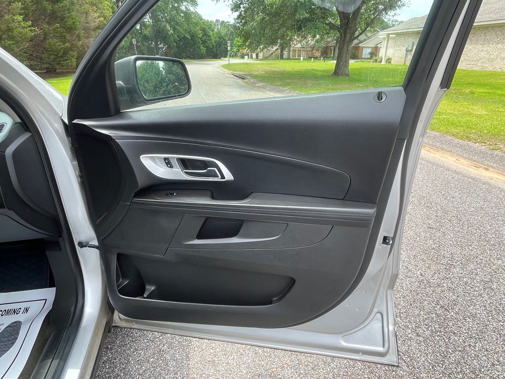 Photo 17 of this CHEVROLET EQUINOX