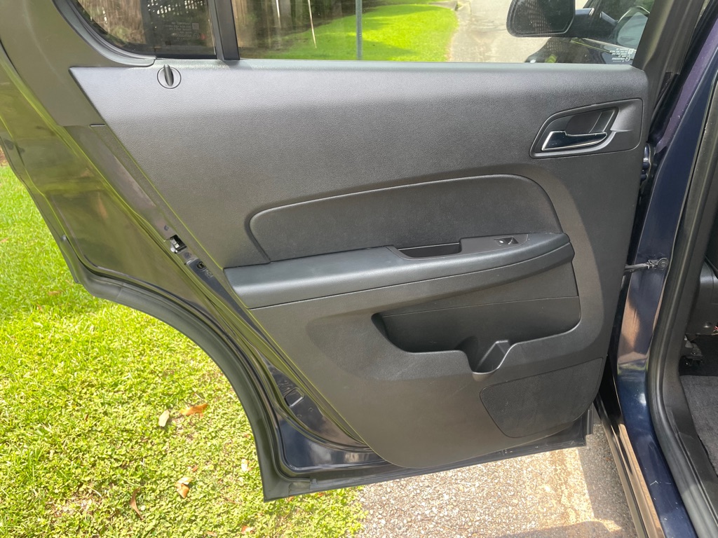 Photo 11 of this CHEVROLET EQUINOX