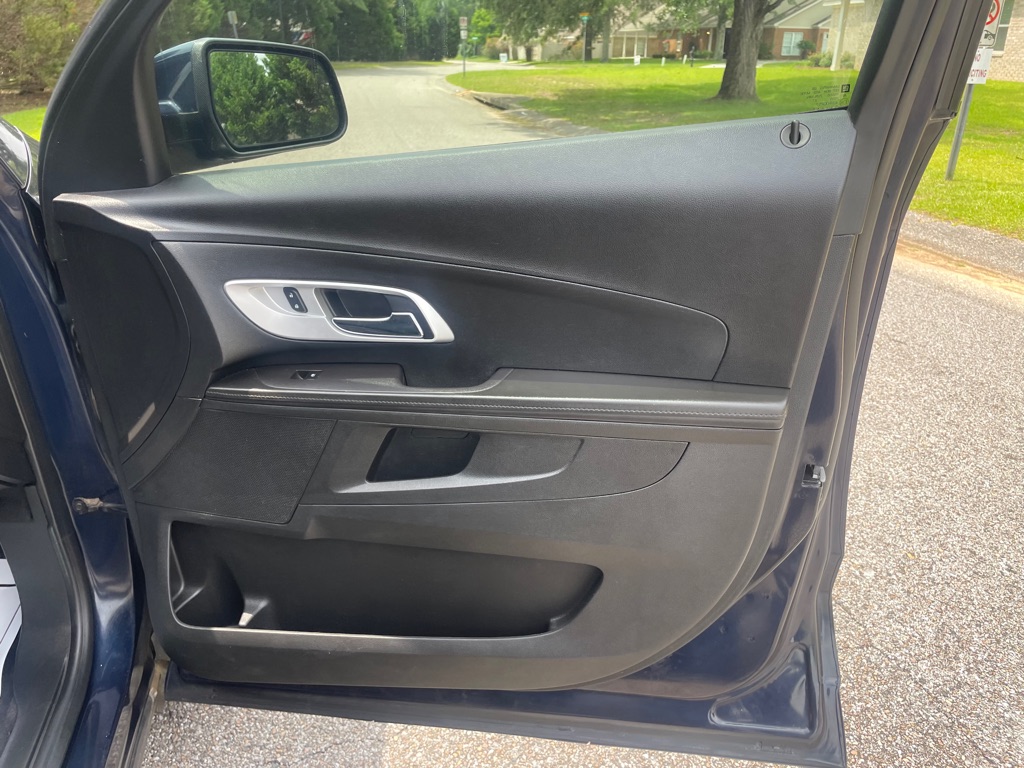 Photo 15 of this CHEVROLET EQUINOX