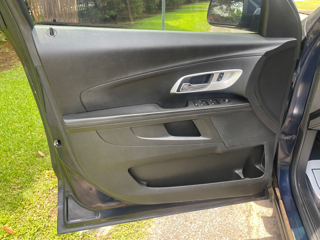 Photo 9 of this CHEVROLET EQUINOX