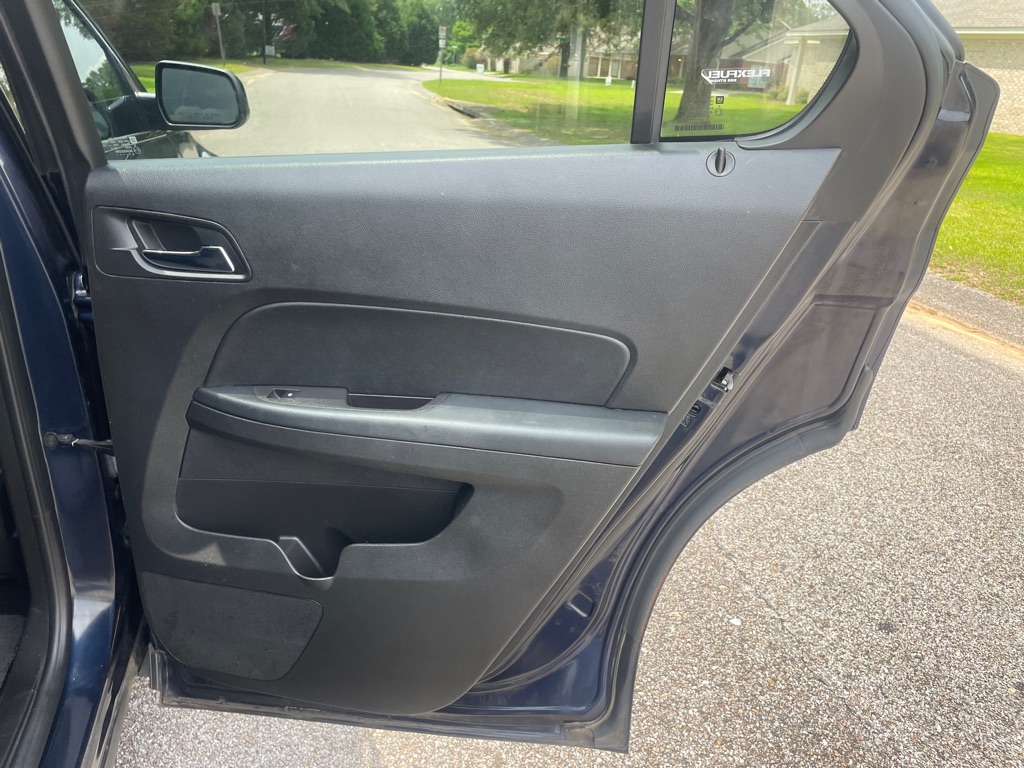Photo 13 of this CHEVROLET EQUINOX
