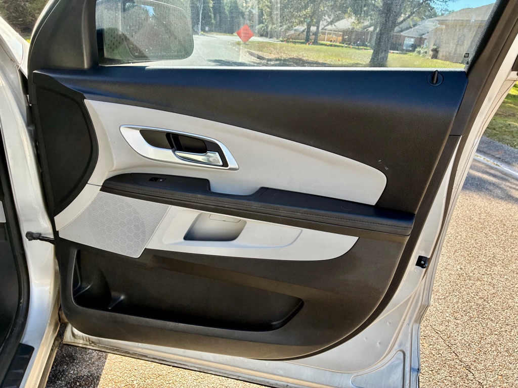 Photo 18 of this CHEVROLET EQUINOX