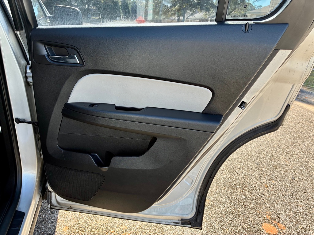 Photo 16 of this CHEVROLET EQUINOX