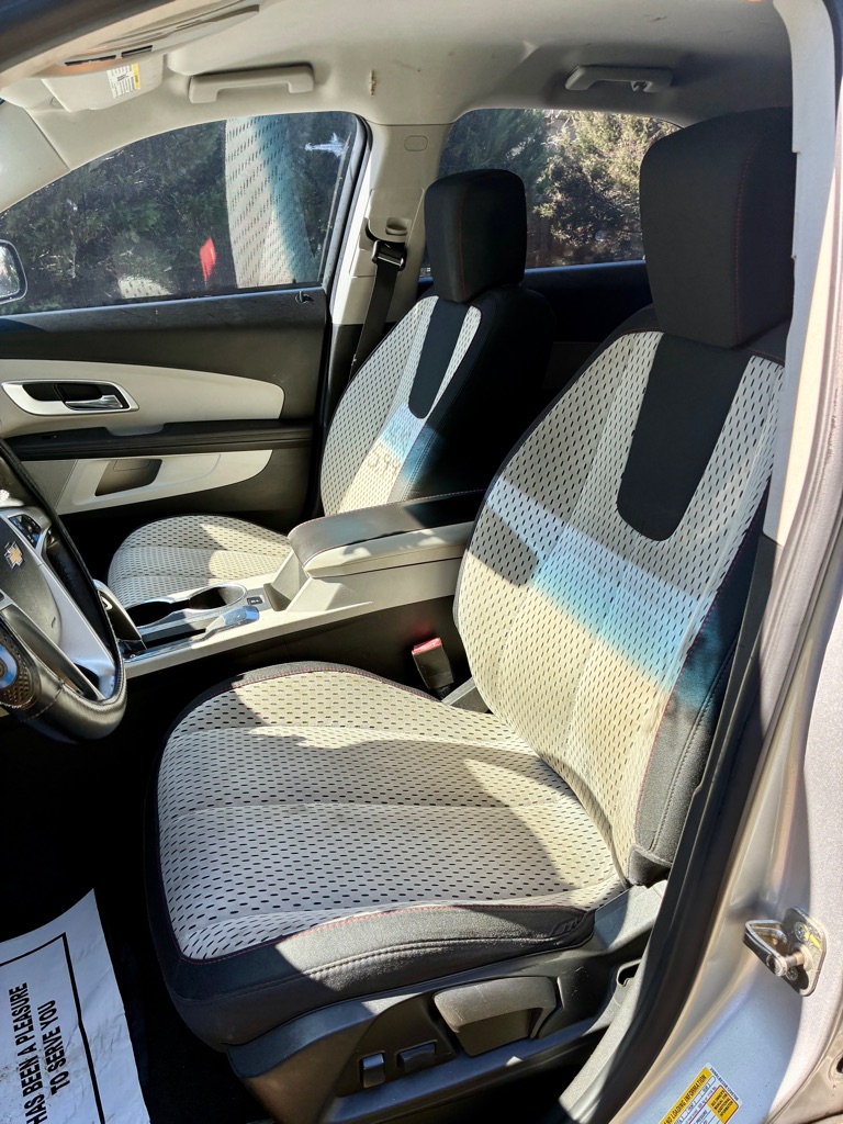 Photo 8 of this CHEVROLET EQUINOX