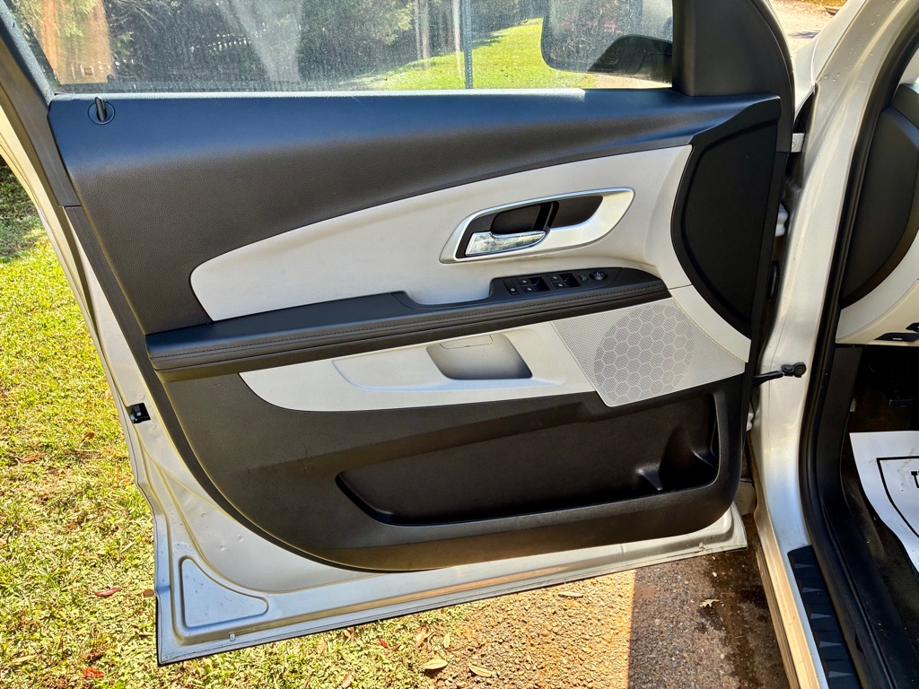 Photo 9 of this CHEVROLET EQUINOX