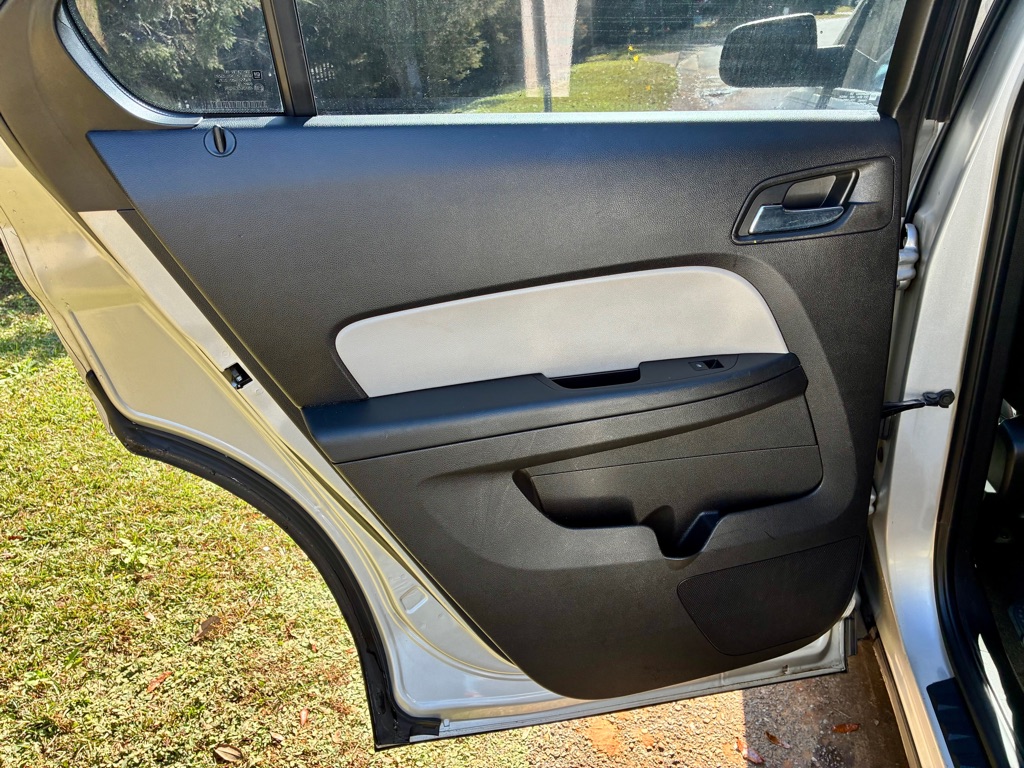 Photo 11 of this CHEVROLET EQUINOX
