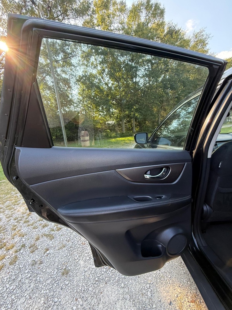 Photo 13 of this NISSAN ROGUE
