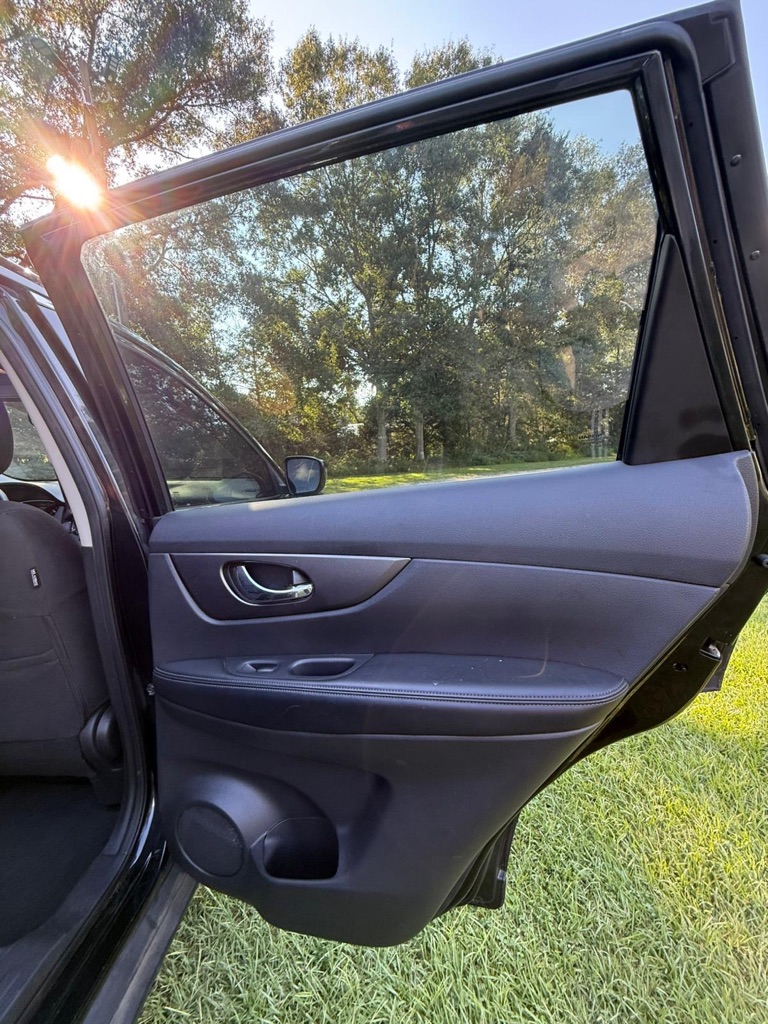 Photo 17 of this NISSAN ROGUE