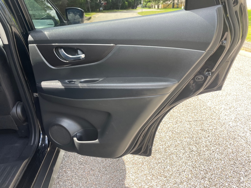 Photo 11 of this NISSAN ROGUE