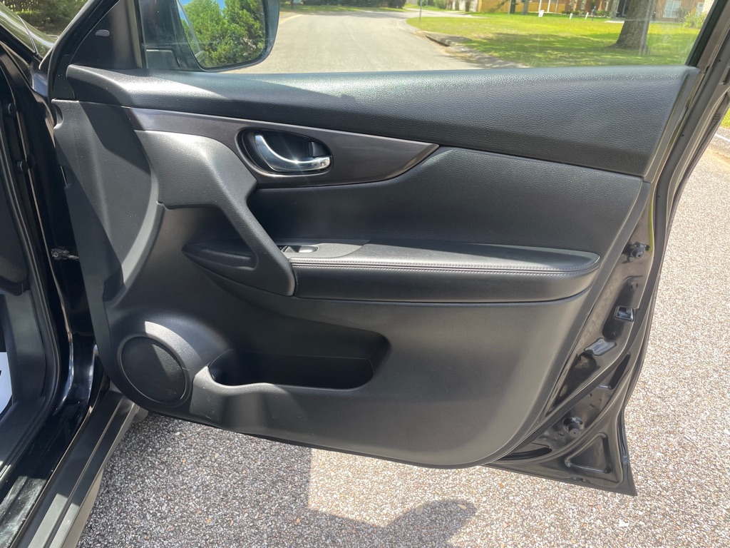 Photo 9 of this NISSAN ROGUE