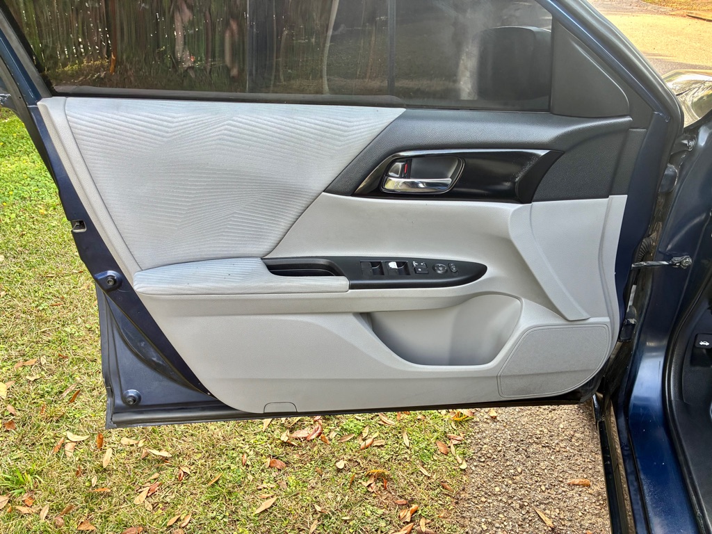Photo 10 of this HONDA ACCORD