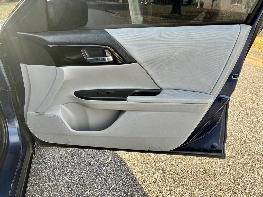 Photo 18 of this HONDA ACCORD