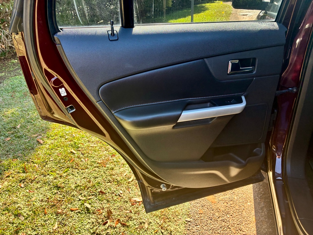 Photo 11 of this FORD EDGE