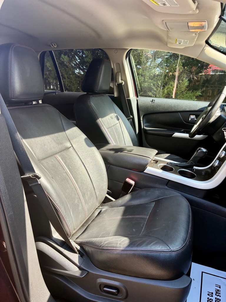 Photo 17 of this FORD EDGE