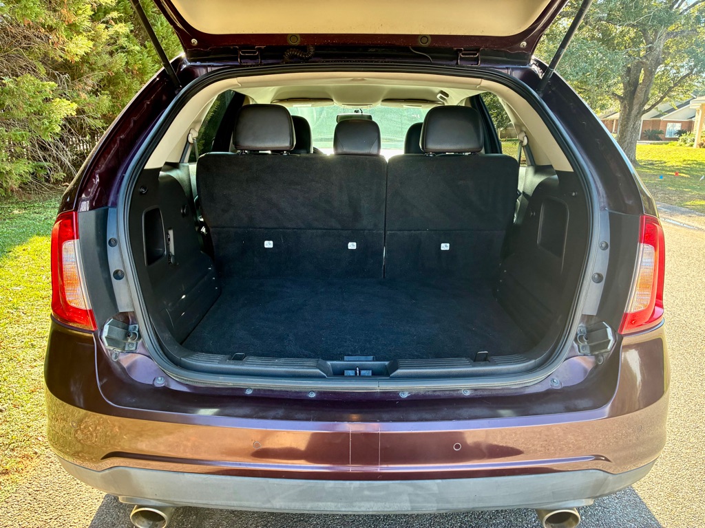 Photo 14 of this FORD EDGE