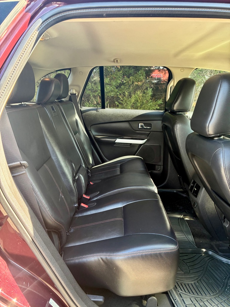 Photo 15 of this FORD EDGE