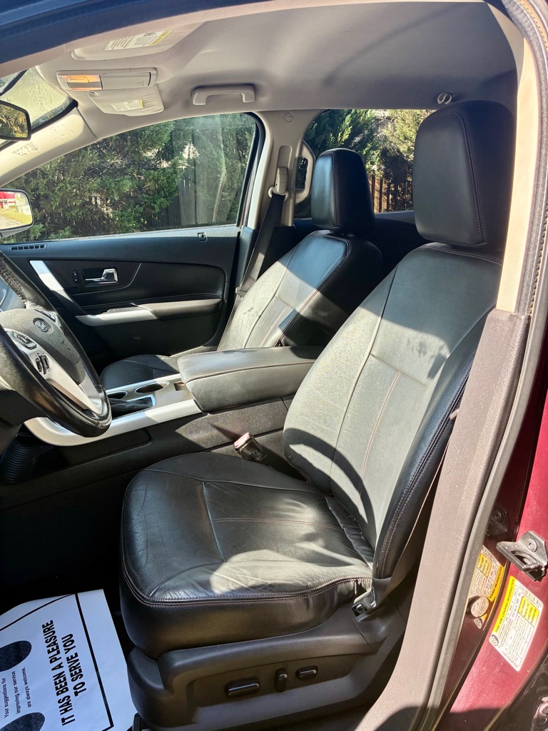 Photo 8 of this FORD EDGE
