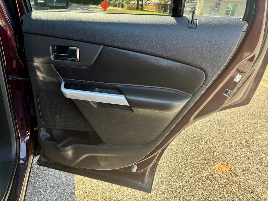 Photo 16 of this FORD EDGE