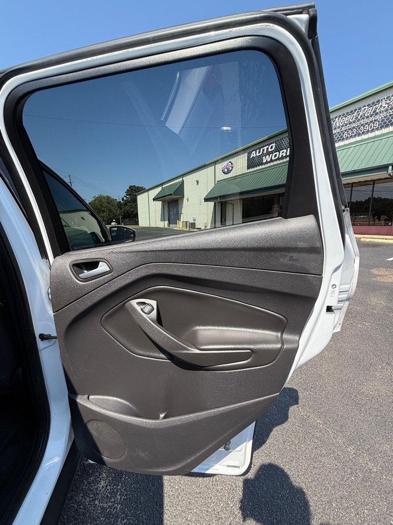 Photo 14 of this FORD ESCAPE