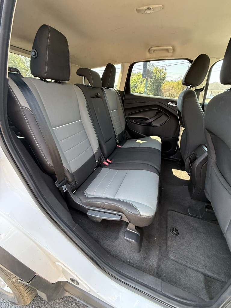 Photo 16 of this FORD ESCAPE