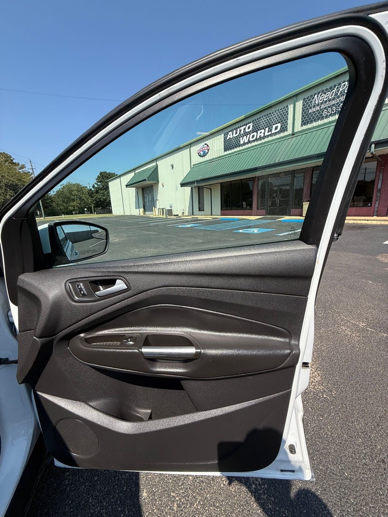 Photo 13 of this FORD ESCAPE