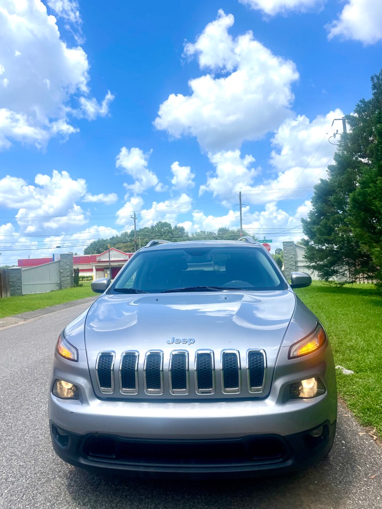 Photo 2 of this JEEP CHEROKEE