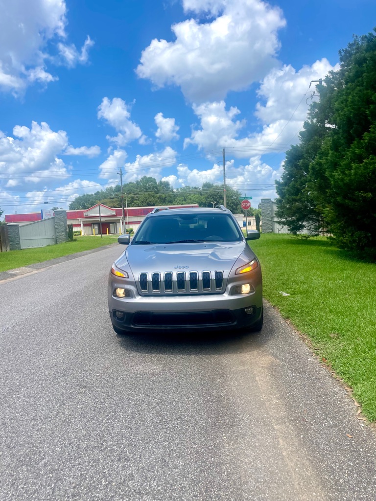 Photo 6 of this JEEP CHEROKEE