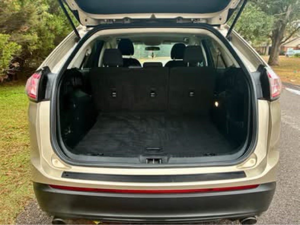Photo 10 of this FORD EDGE