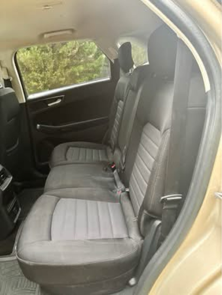 Photo 8 of this FORD EDGE