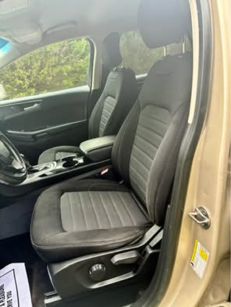 Photo 6 of this FORD EDGE