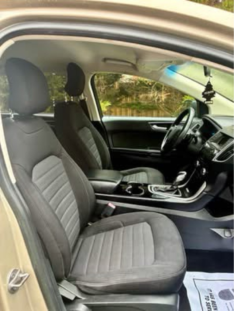 Photo 13 of this FORD EDGE