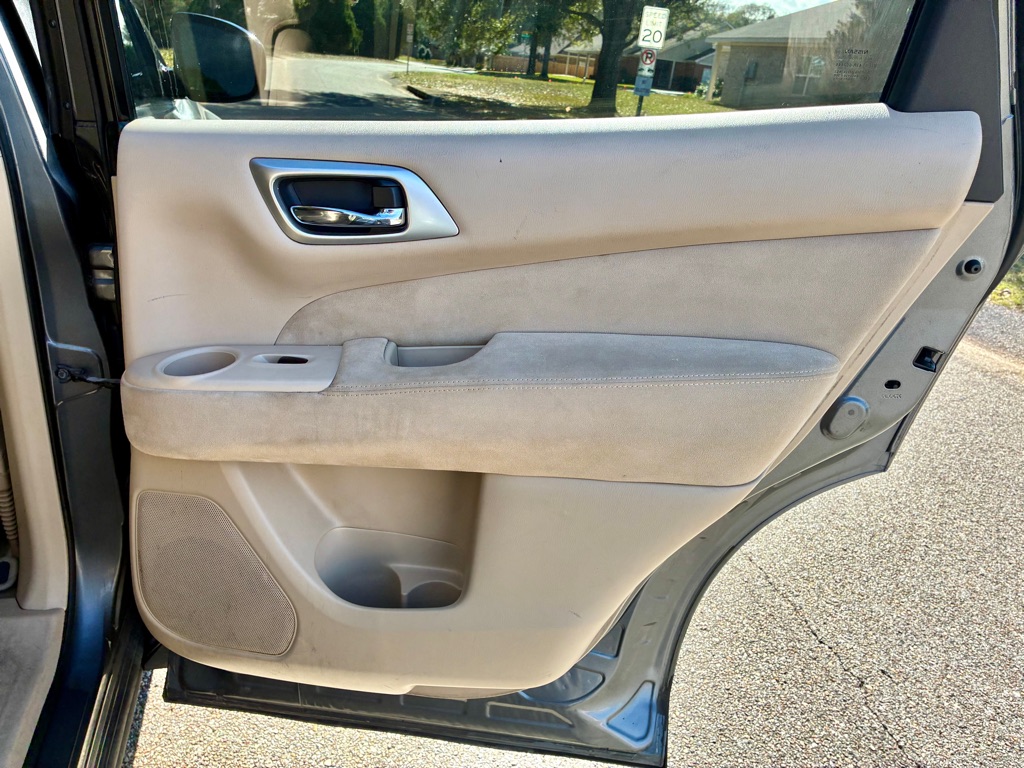 Photo 16 of this NISSAN PATHFINDER