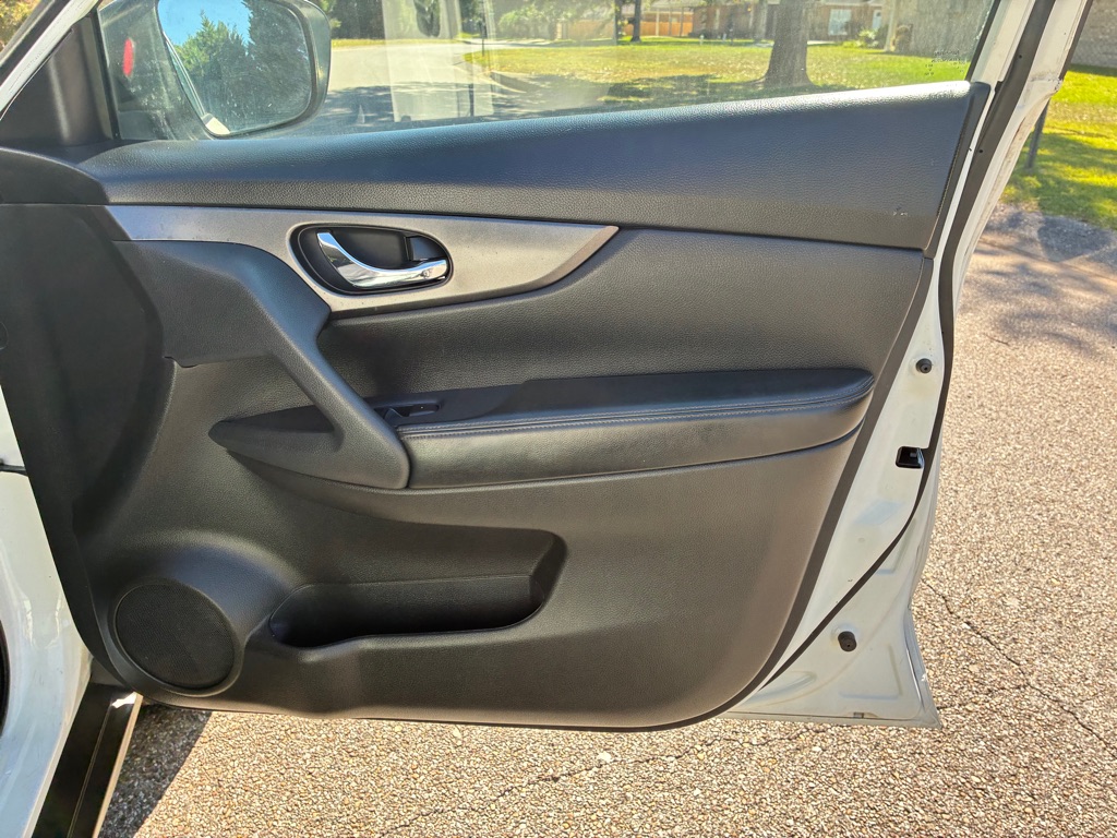 Photo 32 of this NISSAN ROGUE