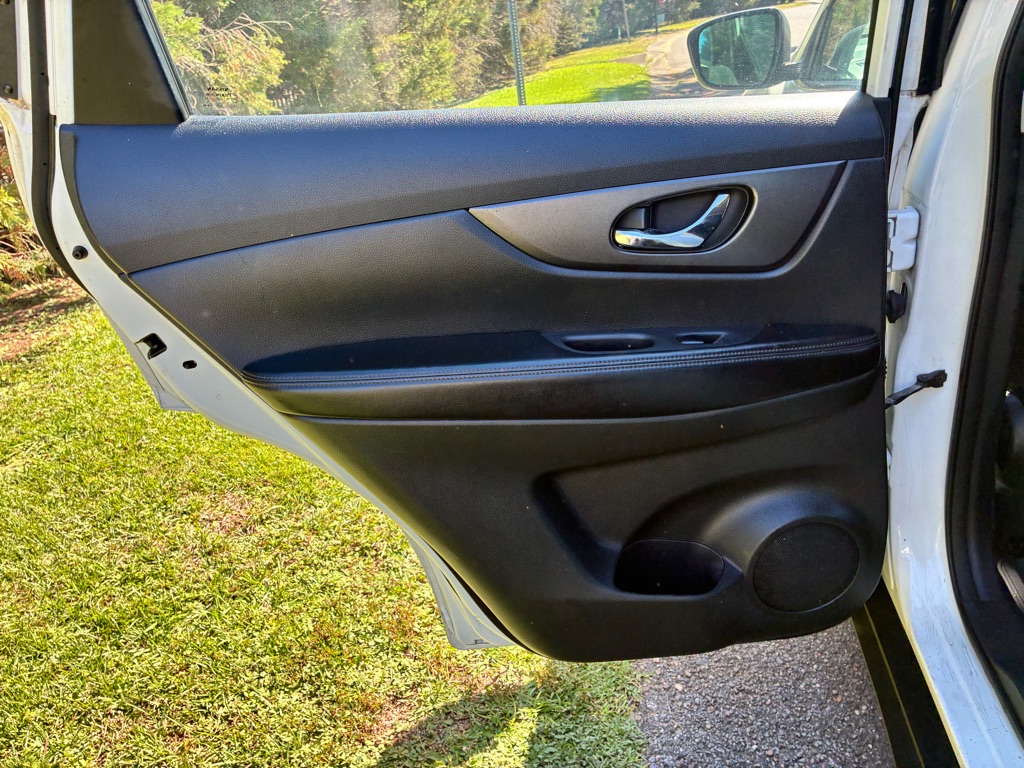 Photo 10 of this NISSAN ROGUE