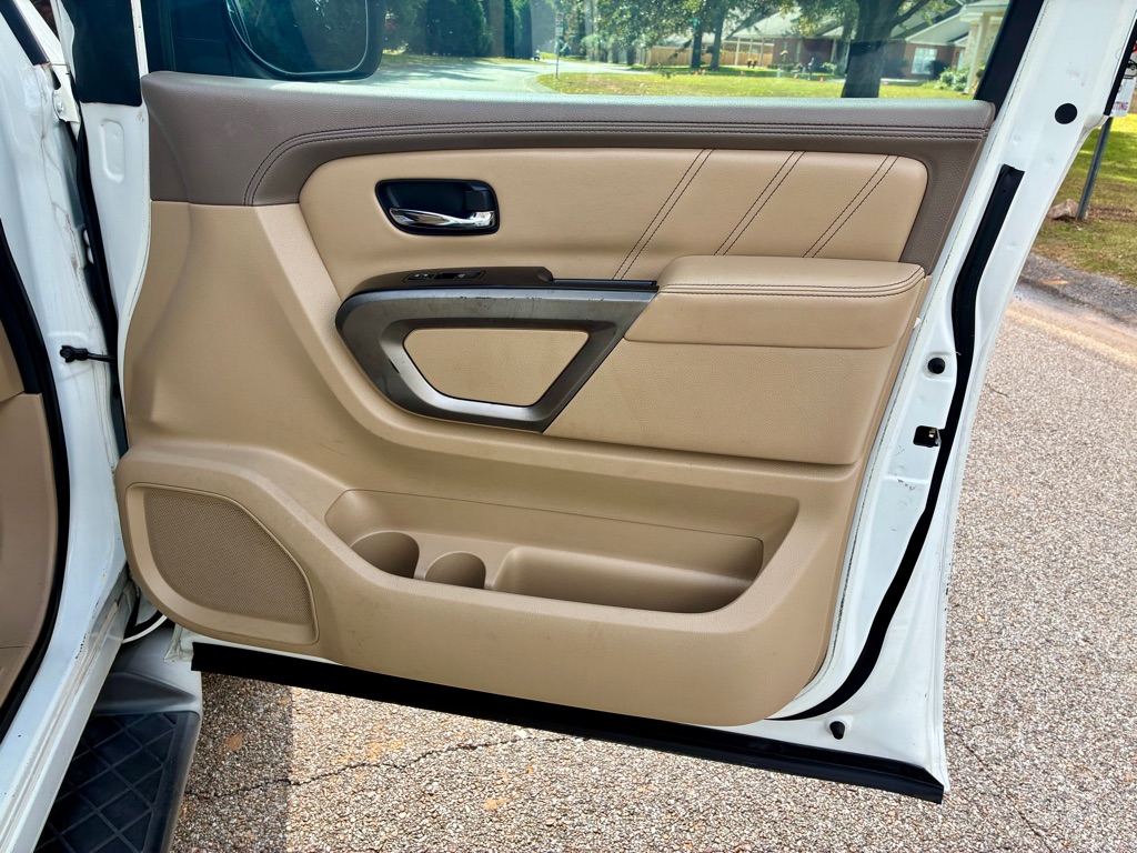 Photo 13 of this NISSAN ARMADA
