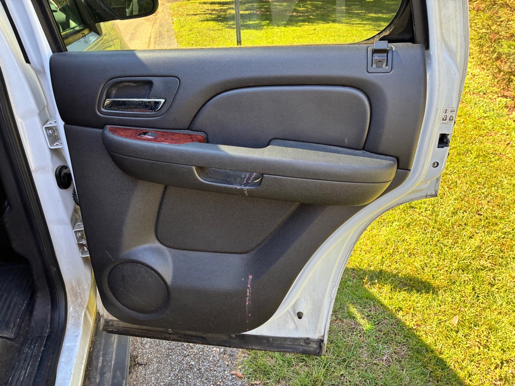 Photo 14 of this CHEVROLET TAHOE