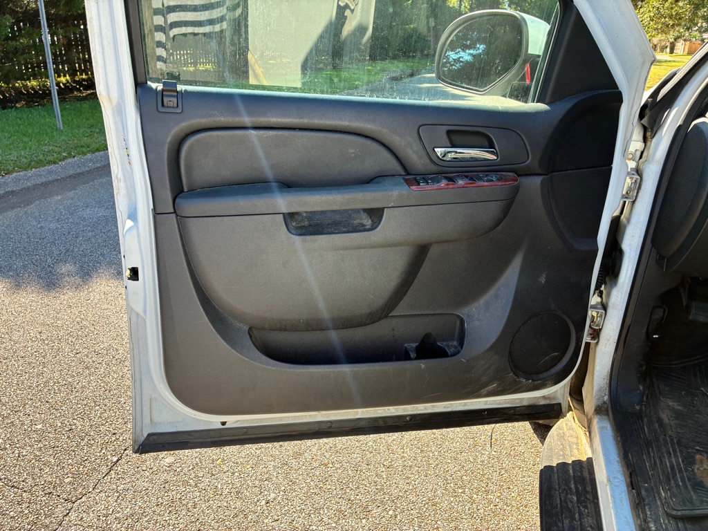 Photo 9 of this CHEVROLET TAHOE