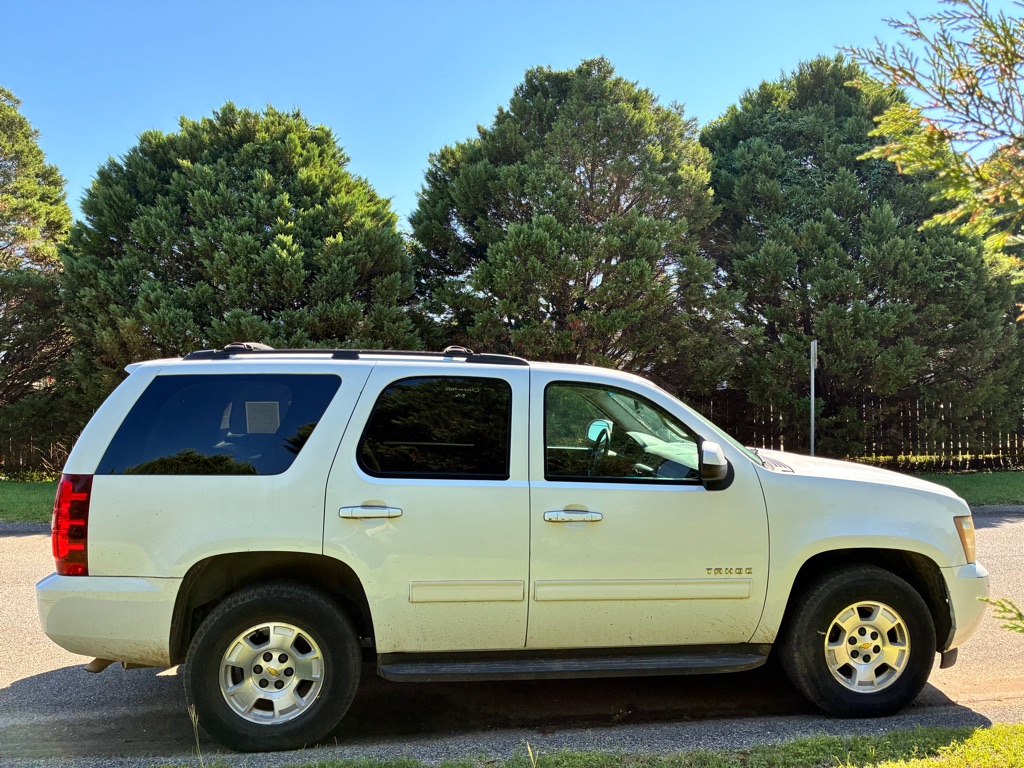 Photo 3 of this CHEVROLET TAHOE