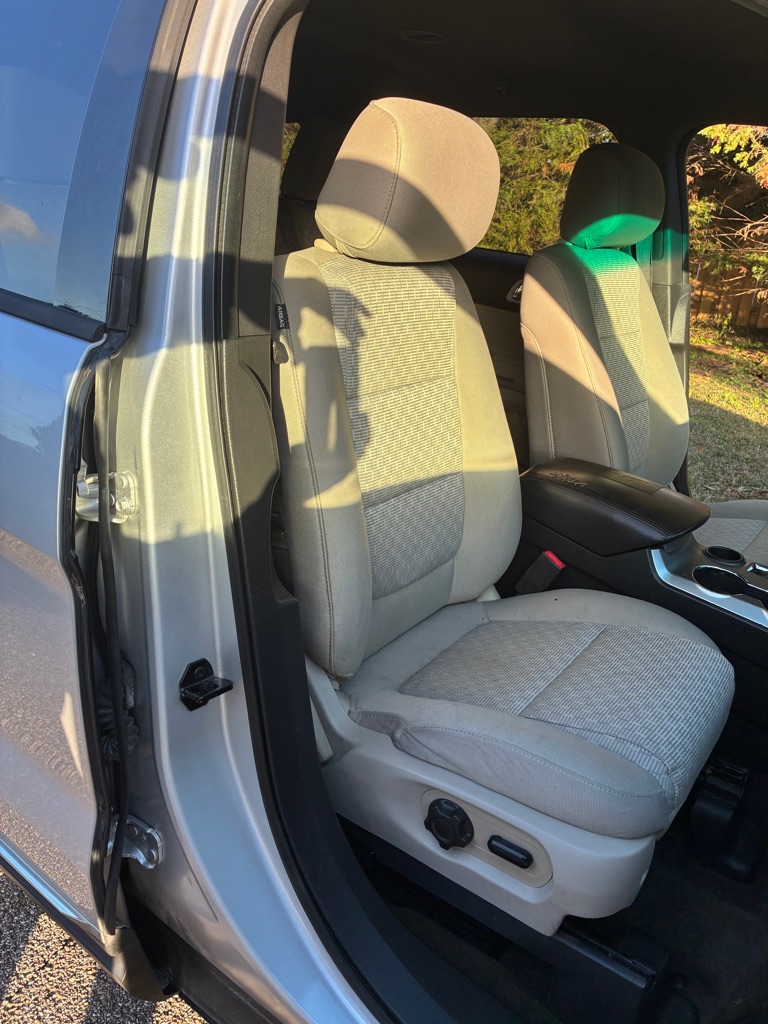 Photo 8 of this FORD EXPLORER