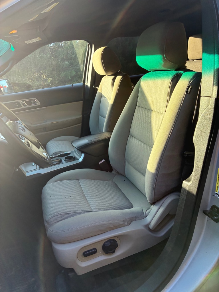 Photo 17 of this FORD EXPLORER