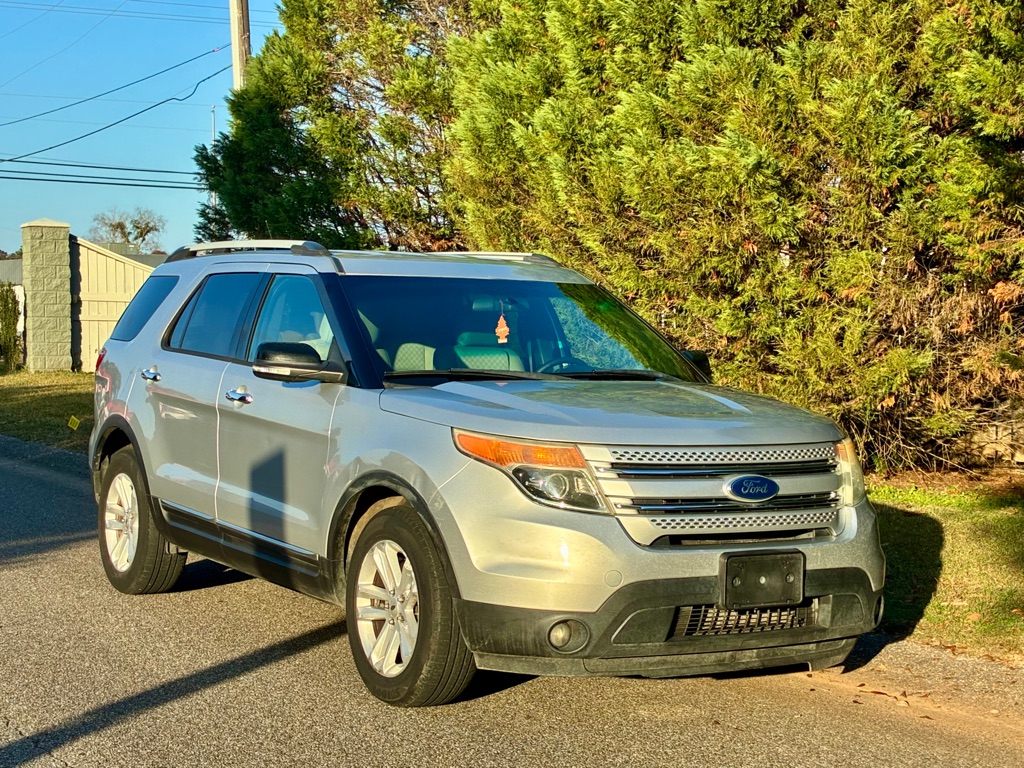 Photo 6 of this FORD EXPLORER