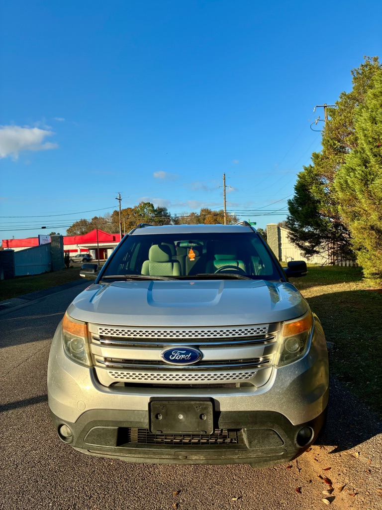 Photo 2 of this FORD EXPLORER