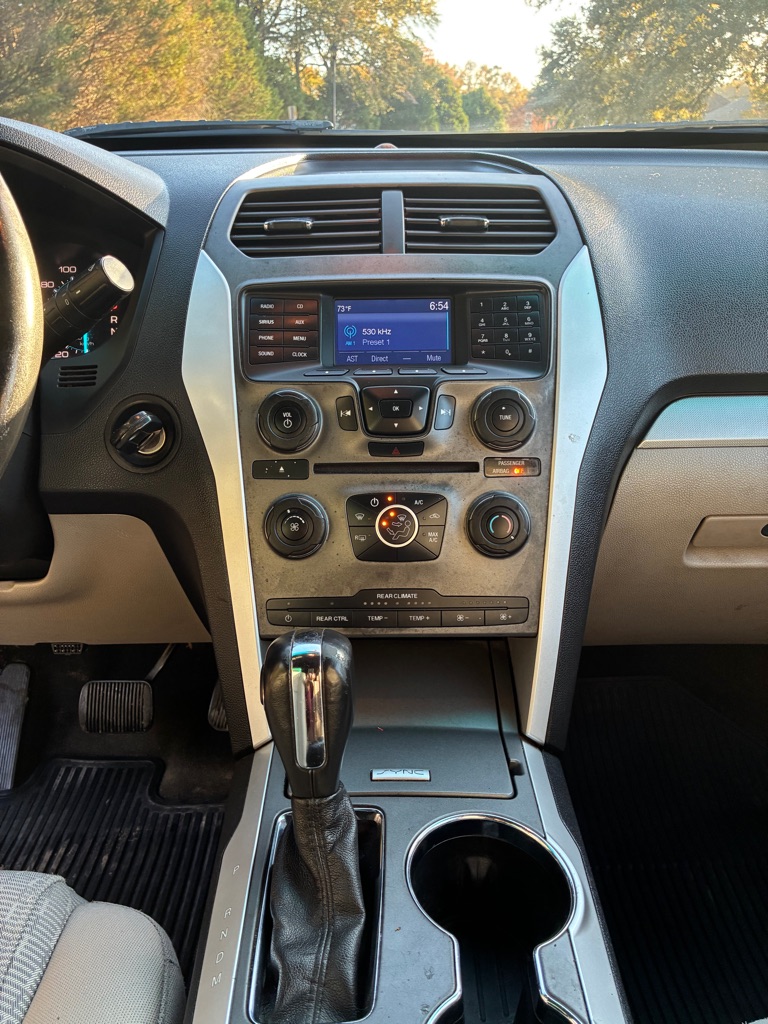 Photo 16 of this FORD EXPLORER